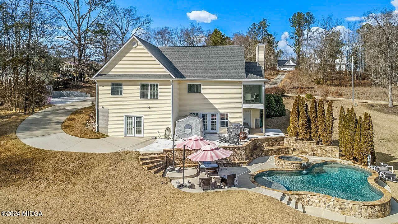 220 Thorpe Road Jackson, GA 30233 - Photo 34 of 41 a view of a house with backyard and sitting area