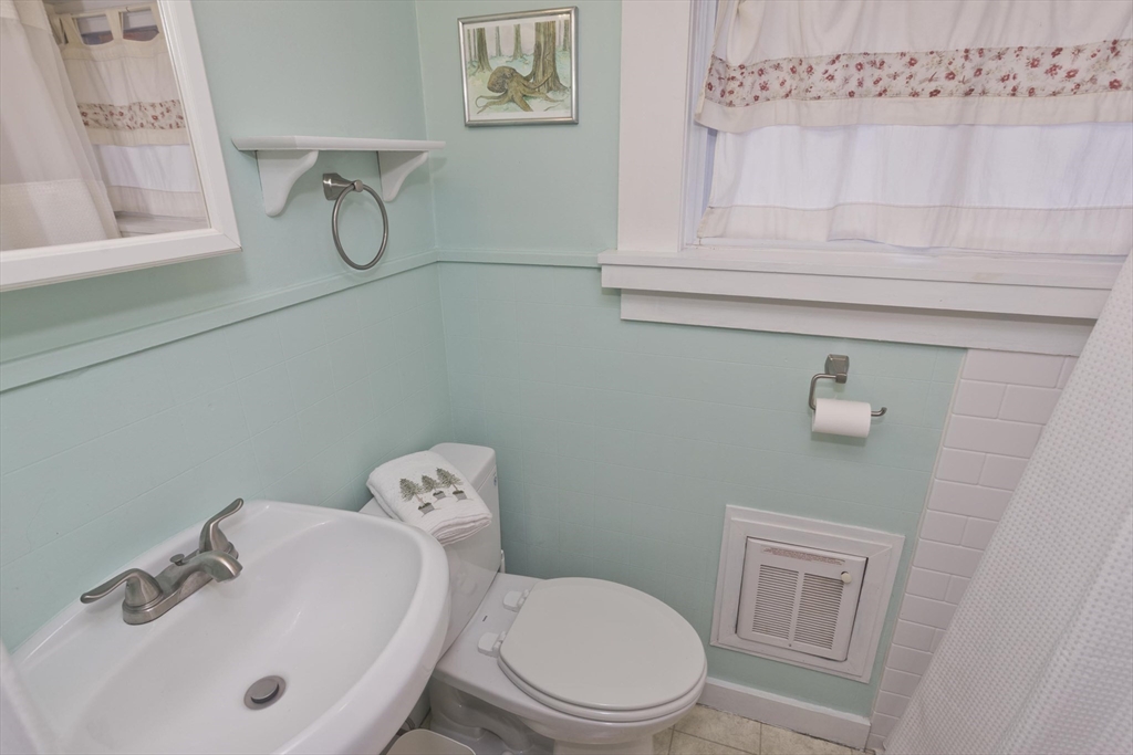 3 North Main Street Williamsburg, MA 01096 - Photo 25 of 34