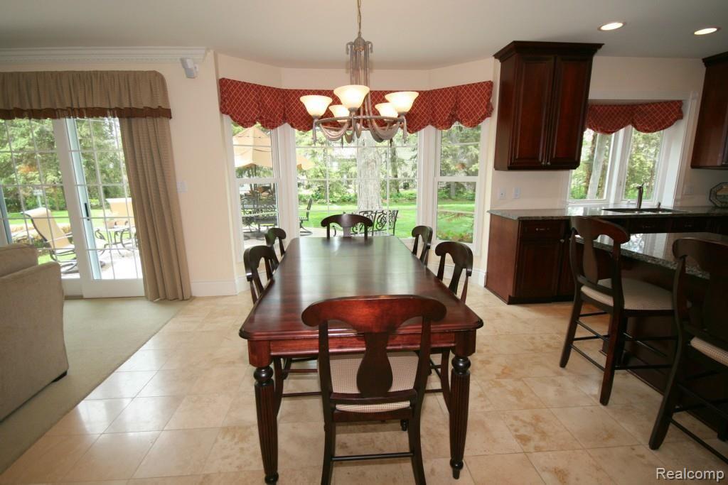 1281 Covington Road Bloomfield Hills, MI 48301 - Photo 10 of 20 Informal dining area