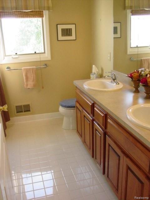 1470 Werth Drive Rochester, MI 48306 - Photo 13 of 19 Guest Bath