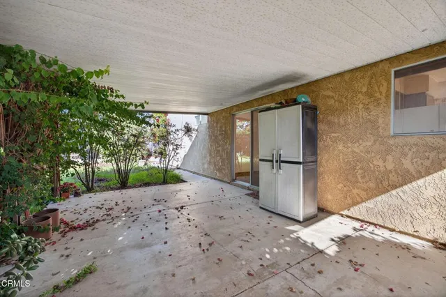 a view of an outdoor space