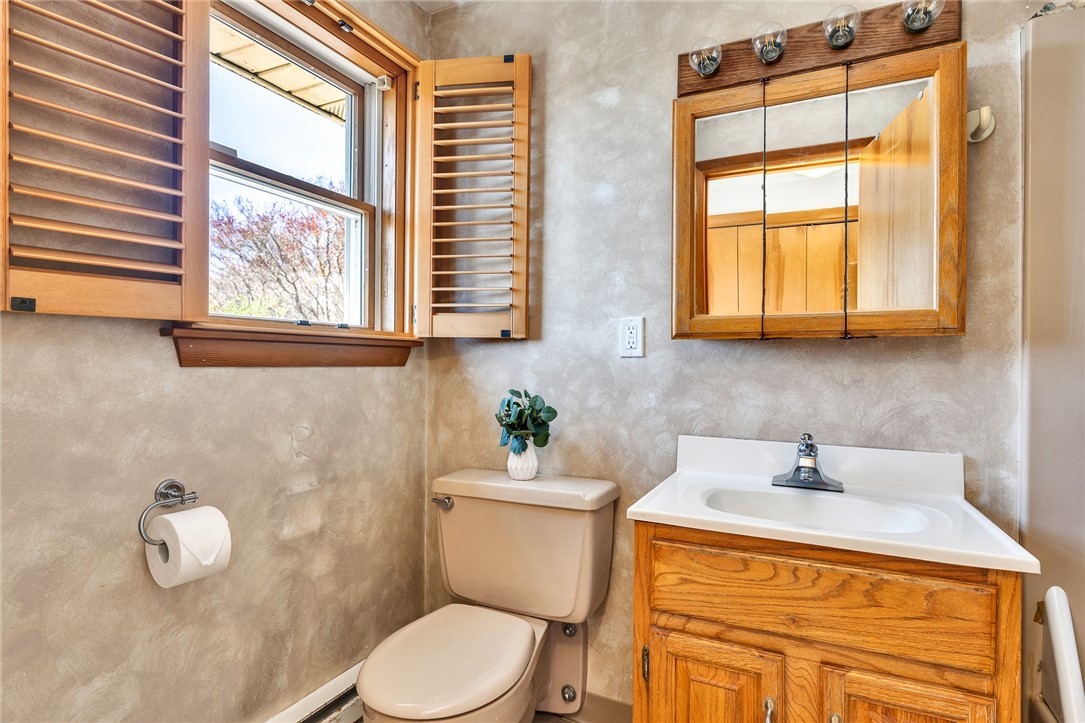91 Bonnet Point Road Narragansett, RI 02882 - Photo 18 of 33 Hallway Full Bathroom