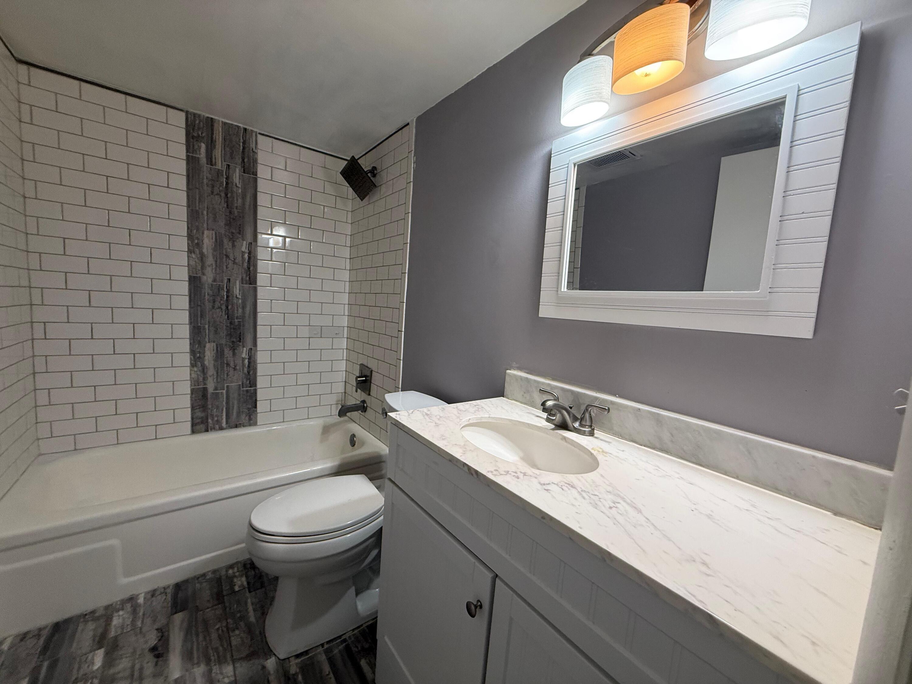 2141 Woolbright Road, Unit L106 Boynton Beach, FL 33426 - Photo 4 of 11 Bathroom 1