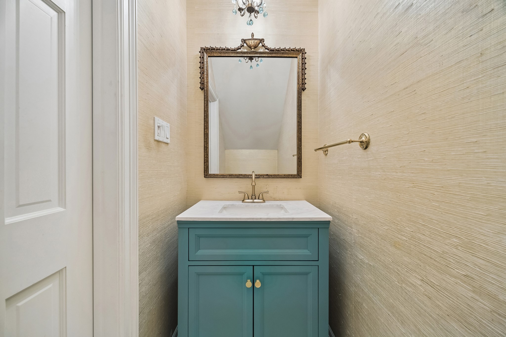 6022 Burgoyne Road Houston, TX 77057 - Photo 10 of 30 Charming powder bath featuring designer wallpaper, an updated vanity, and elegant fixtures.