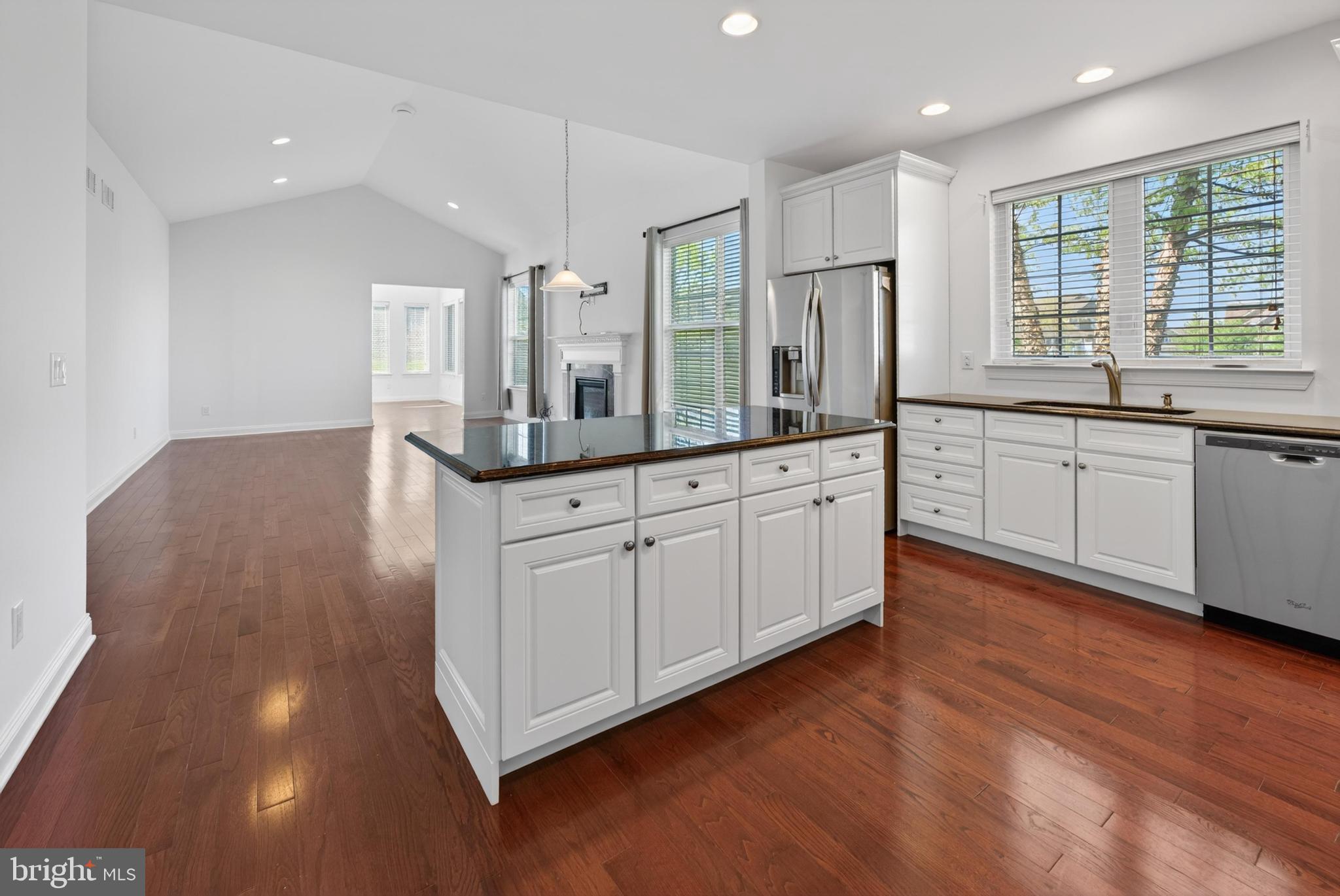 304 Dye Way Moorestown, NJ 08057 - Photo 8 of 31