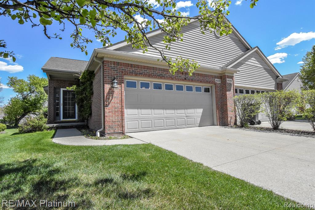 807 Chelsea Ridge Court Howell, MI 48843 - Photo 2 of 32