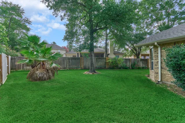 a view of a house with backyard and a garden