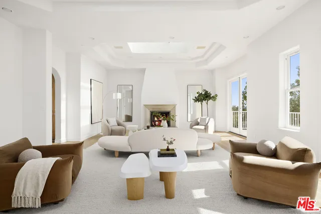 $21,500 | 1939 Stradella Road, Los Angeles, CA 90077