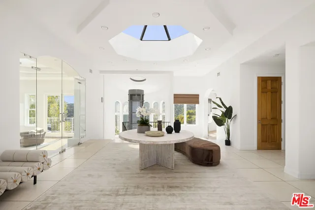 $21,500 | 1939 Stradella Road, Los Angeles, CA 90077