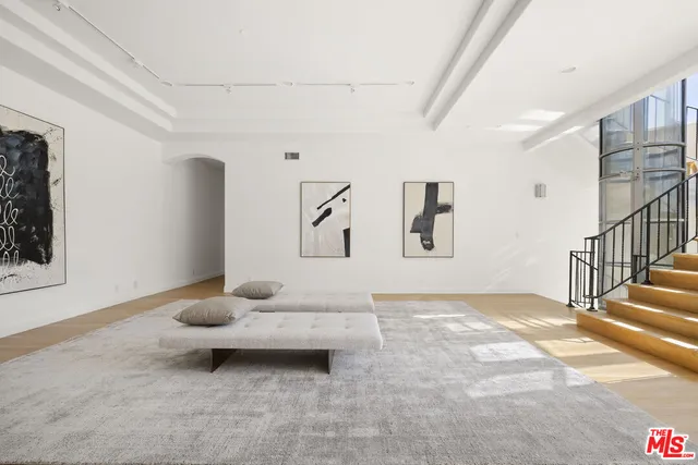 $21,500 | 1939 Stradella Road, Los Angeles, CA 90077