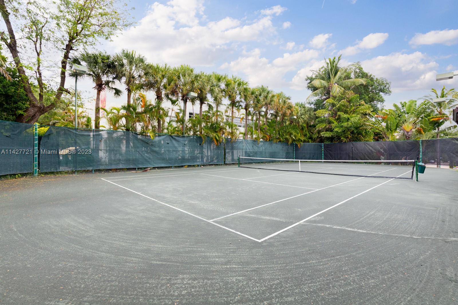 3471 Main Highway, Unit 928 Miami, FL 33133 - Photo 32 of 40 a view of a tennis court