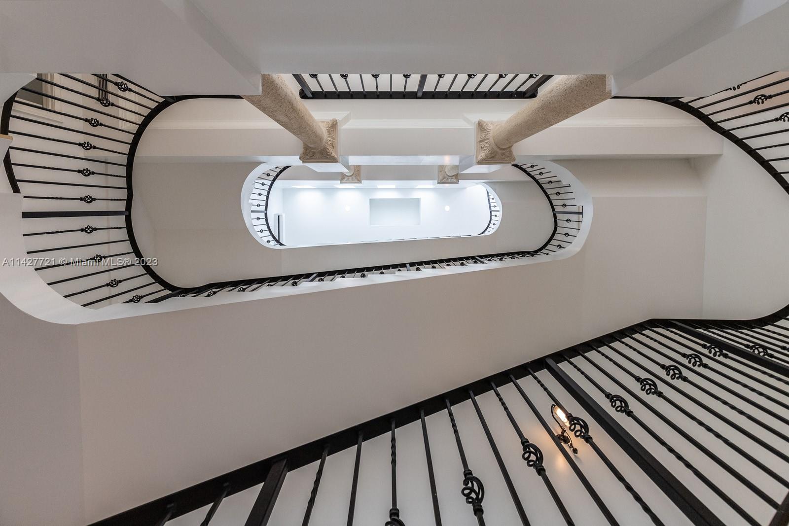 3471 Main Highway, Unit 928 Miami, FL 33133 - Photo 4 of 40 a close view of light fixtures and washer