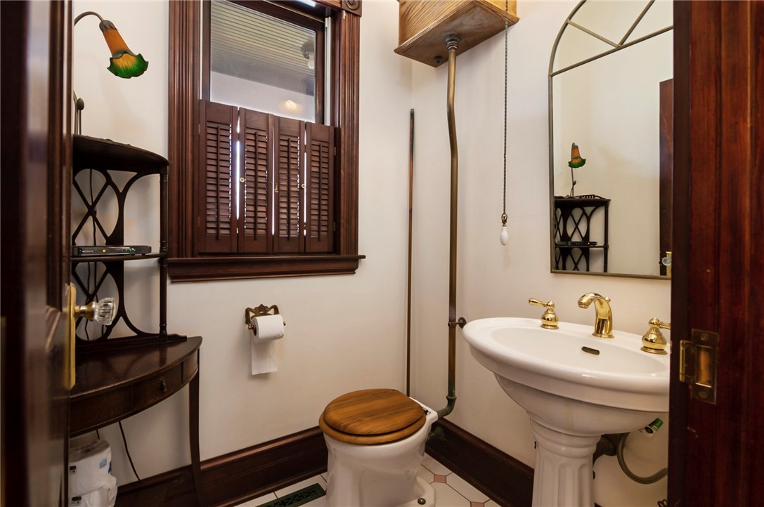 8 Oenoke Lane Westerly, RI 02891 - Photo 31 of 48