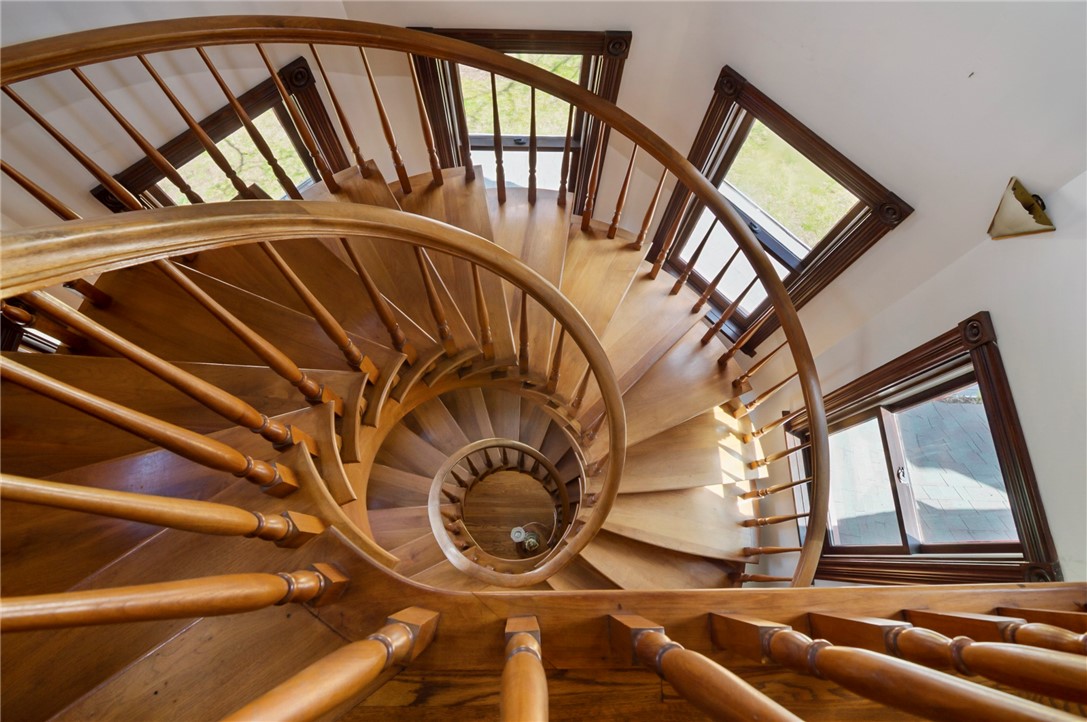 8 Oenoke Lane Westerly, RI 02891 - Photo 32 of 48