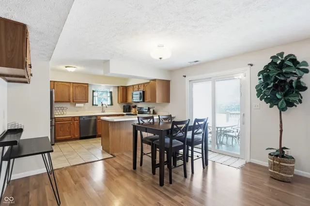 $349,500 | 11252 Bayridge Circle East, Indianapolis, IN 46236