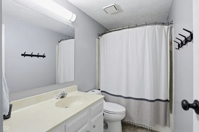 $349,500 | 11252 Bayridge Circle East, Indianapolis, IN 46236