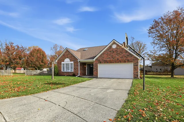 $349,500 | 11252 Bayridge Circle East, Indianapolis, IN 46236