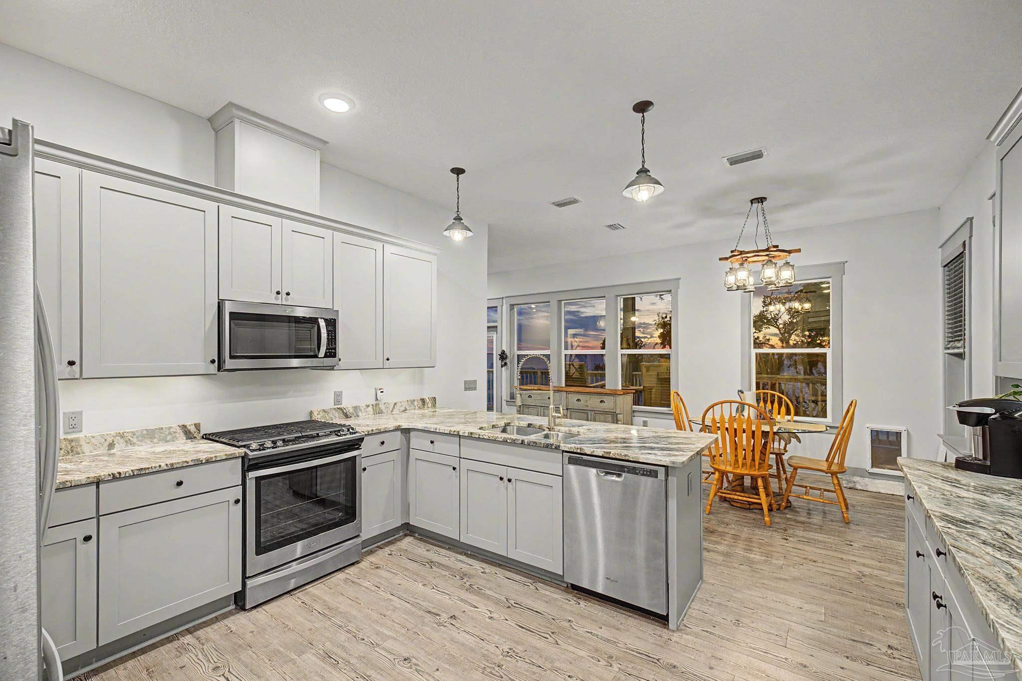305 Garcon Point Road Milton, FL 32583 - Photo 3 of 37