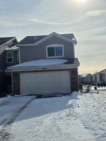 $2,400 | 719 Wellington Lane, Unit 719, Cary, IL 60013