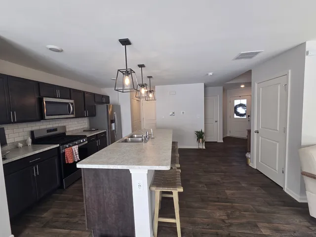 $2,400 | 719 Wellington Lane, Unit 719, Cary, IL 60013