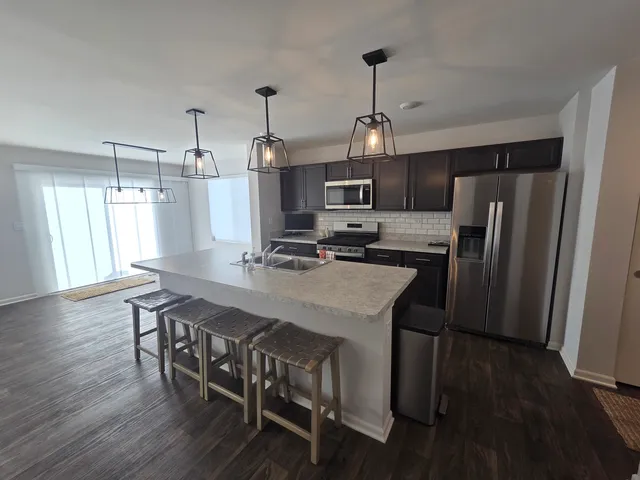 $2,400 | 719 Wellington Lane, Unit 719, Cary, IL 60013