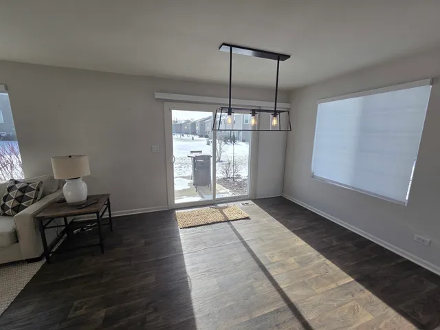 $2,400 | 719 Wellington Lane, Unit 719, Cary, IL 60013