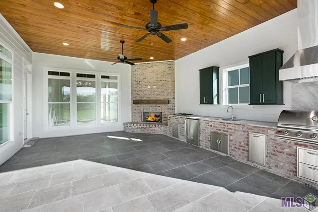 $650,000 | 437 Glenthorne Drive, Gonzales, LA 70737