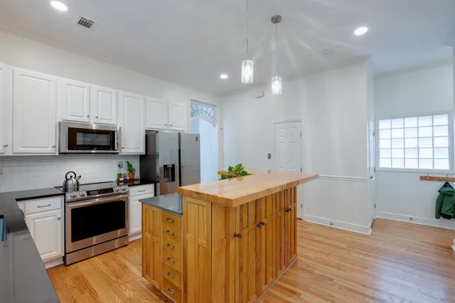 $449,990 | 1017 Island Park Circle, Memphis, TN 38103