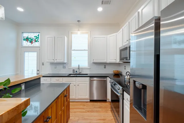 $449,990 | 1017 Island Park Circle, Memphis, TN 38103