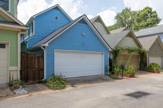 $449,990 | 1017 Island Park Circle, Memphis, TN 38103