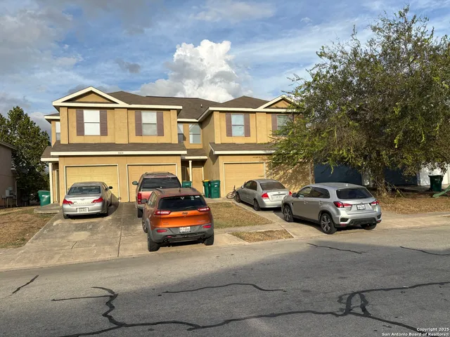 $1,100 | 10614 Mathom Landing, Universal City, TX 78148