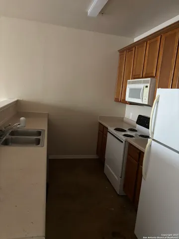 $1,100 | 10614 Mathom Landing, Universal City, TX 78148