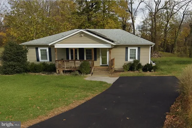 $587,000 | 13 South Hughes Street, Hamilton, VA 20158