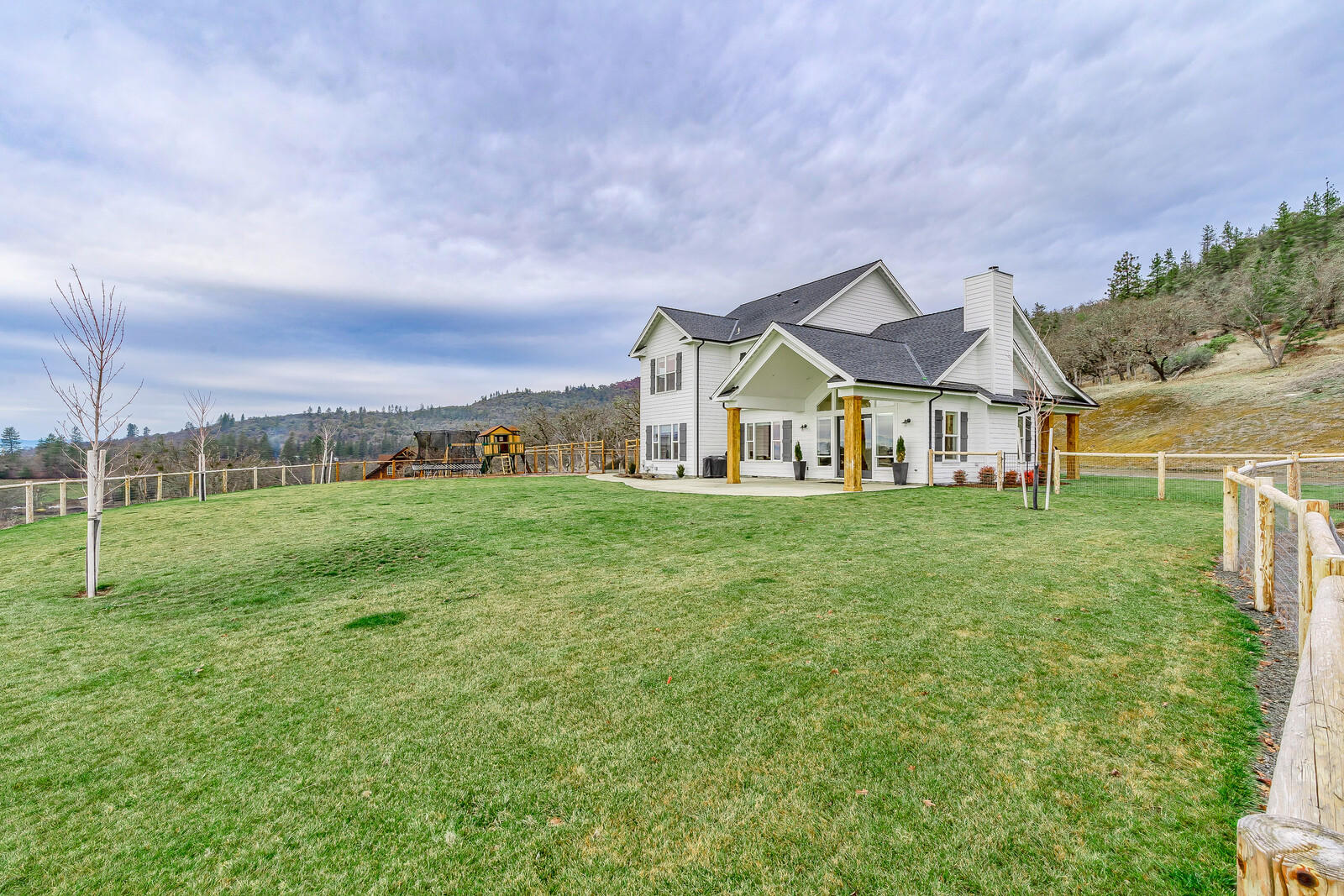 3043 Brophy Road Eagle Point, OR 97524 - Photo 3 of 68 07_BR_7_mls