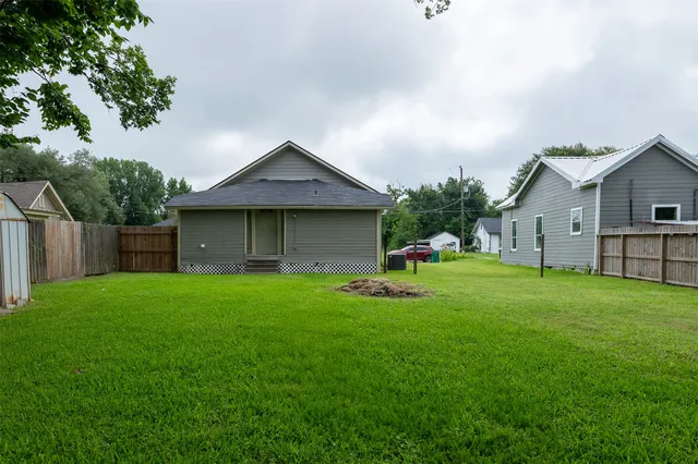 $229,000 | 203 North Texas Street, Madisonville, TX 77864