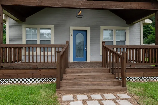 $229,000 | 203 North Texas Street, Madisonville, TX 77864