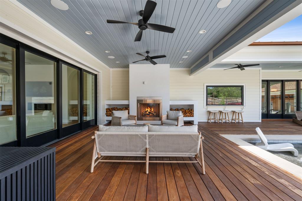 814 East Wall Street Grapevine, TX 76051 - Photo 28 of 40