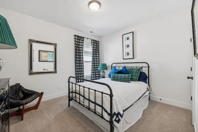 a view of a house with backyard and garden