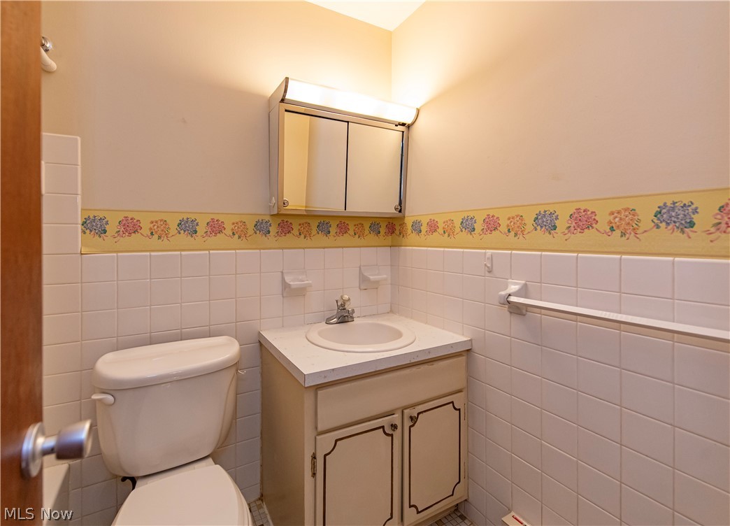 3064 Kent Road, Unit 309A Stow, OH 44224 - Photo 15 of 27 Shower/tub combo is to the left, behind door.