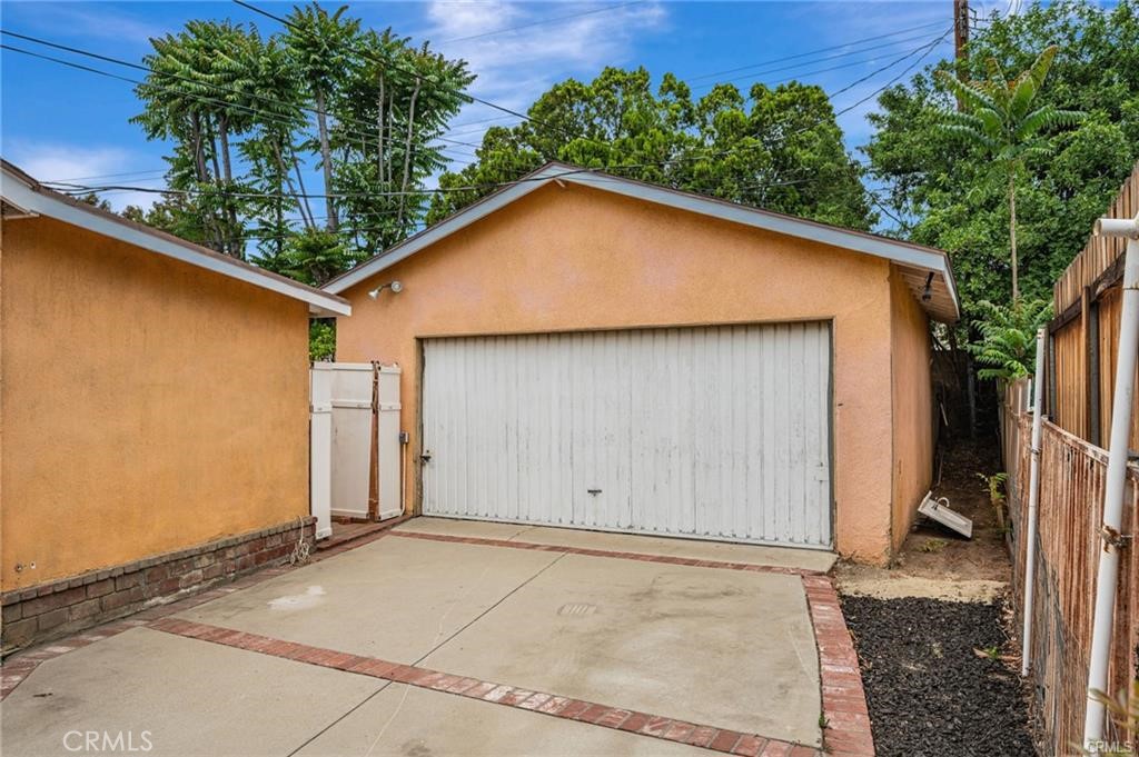 20129 Halsted Street Chatsworth, CA 91311 - Photo 2 of 31 a view of a garage