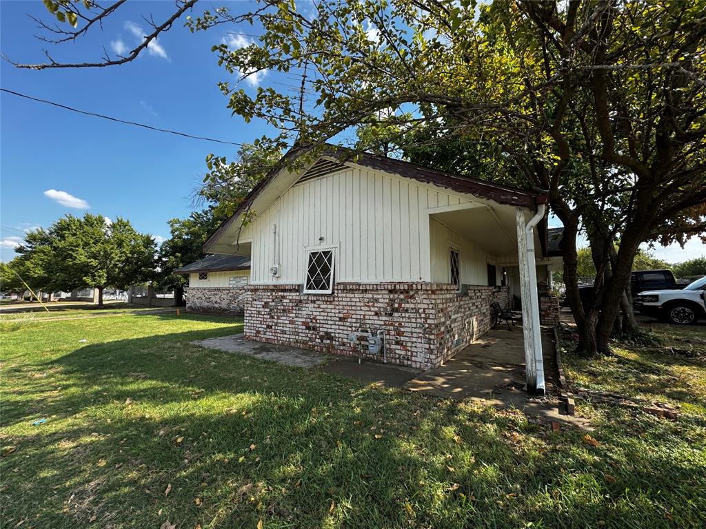 921 Web Street Arlington, TX 76011 - Photo 4 of 6