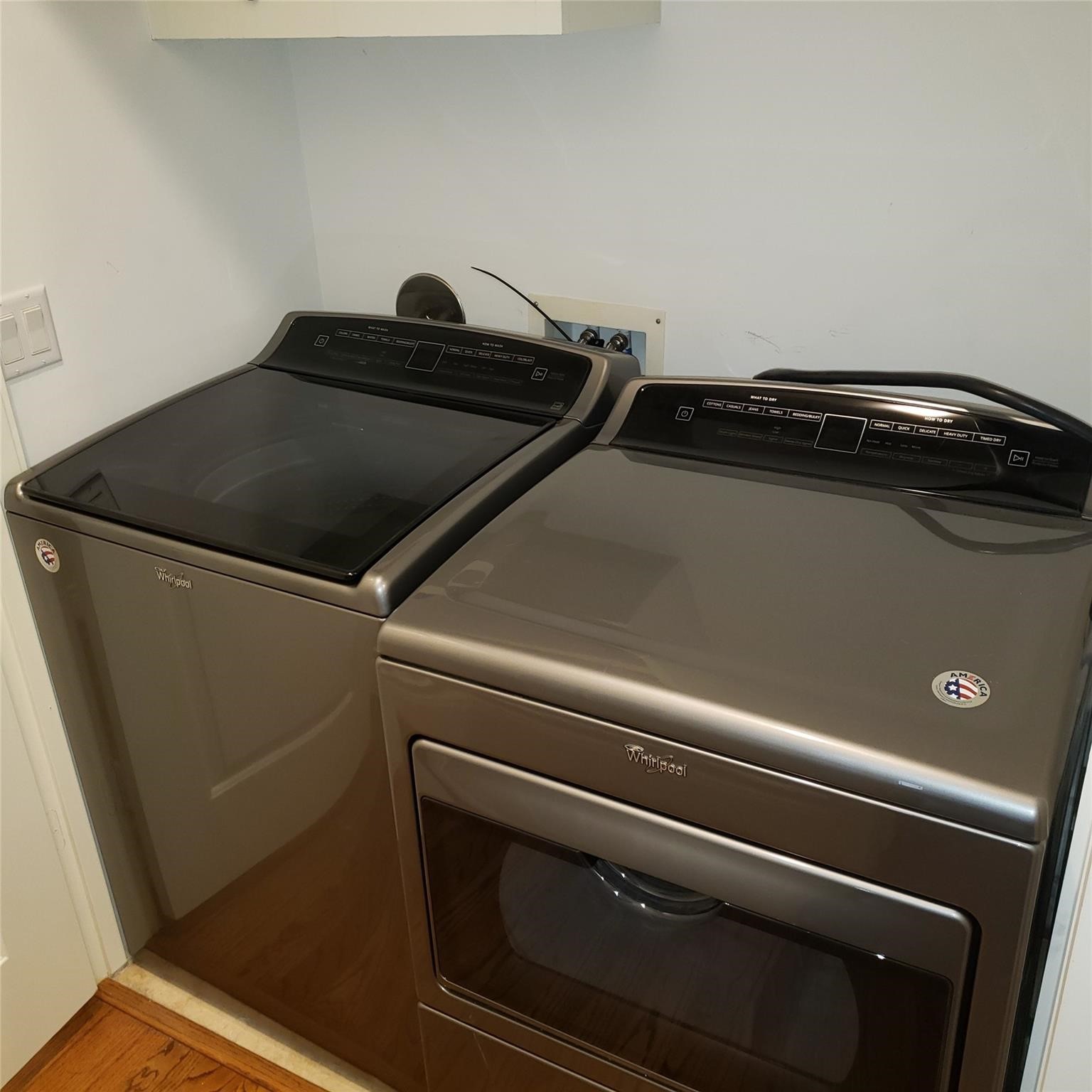 916 Lawrence Street, Unit C Houston, TX 77008 - Photo 33 of 38 a close up of a stove top oven