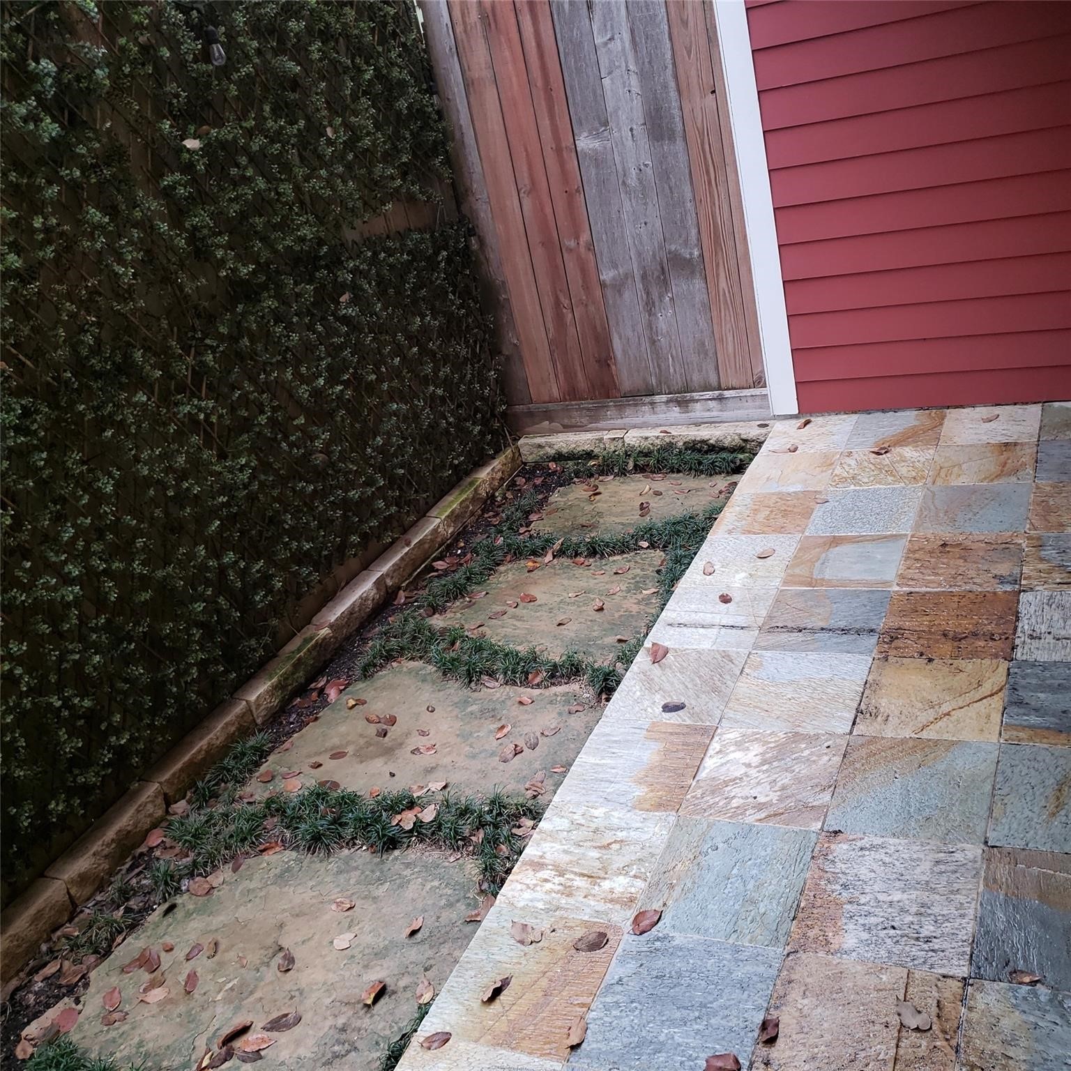 916 Lawrence Street, Unit C Houston, TX 77008 - Photo 37 of 38 a view of a backyard