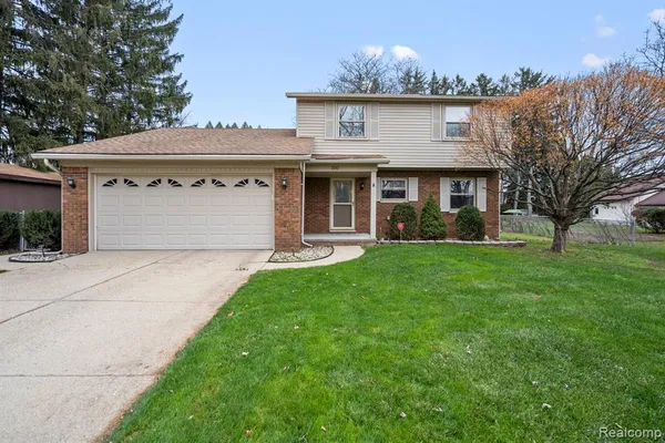 $2,350 | 200 Florence Drive, Troy, MI 48098