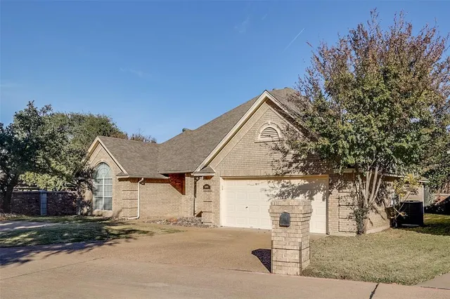$2,750 | 5901 River Bend Drive, Benbrook, TX 76132