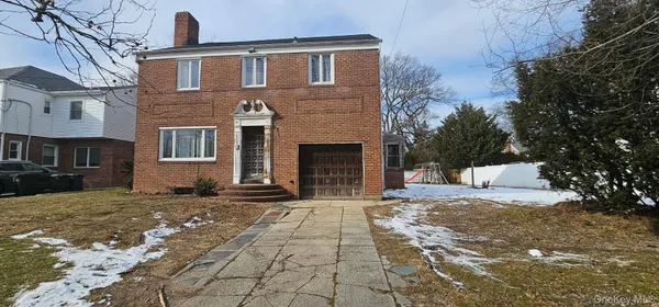 $1,149,999 | 770 West Broadway, Woodmere, NY 11598