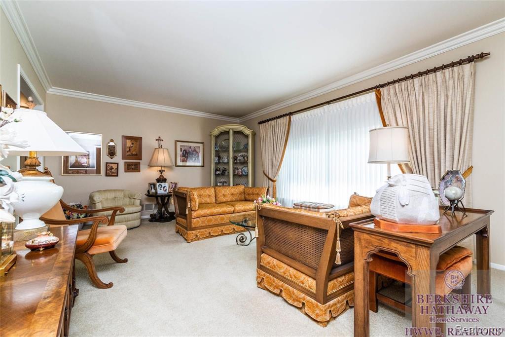 25233 Wykeshire Road Farmington Hills, MI 48336 - Photo 10 of 45