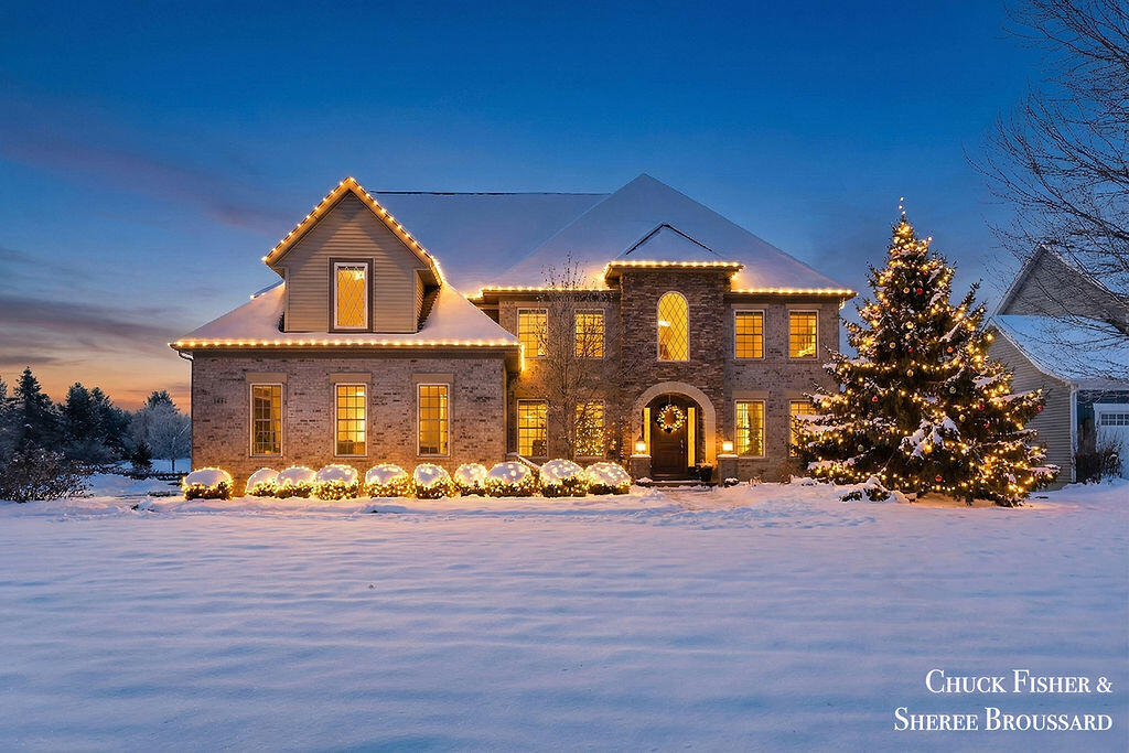 7286 Storey Book Lane Ada, MI 49301 - Photo 5 of 56 Ada Christmas Picture