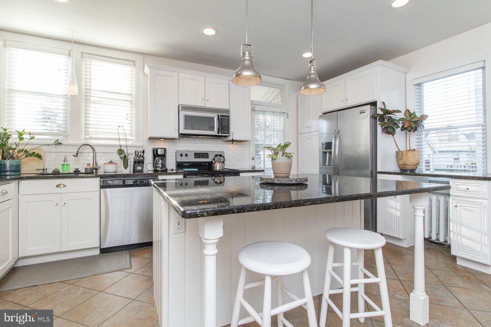 118 Sycamore Road Havertown, PA 19083 - Photo 4 of 12