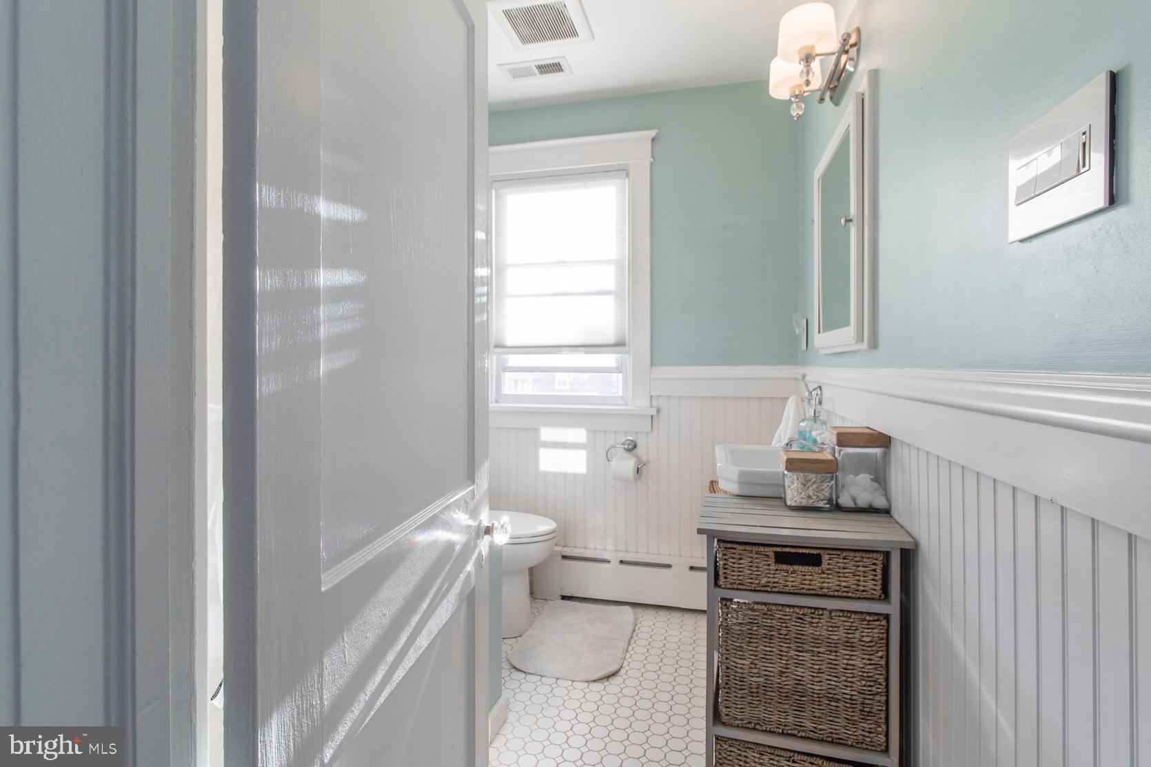 118 Sycamore Road Havertown, PA 19083 - Photo 8 of 12